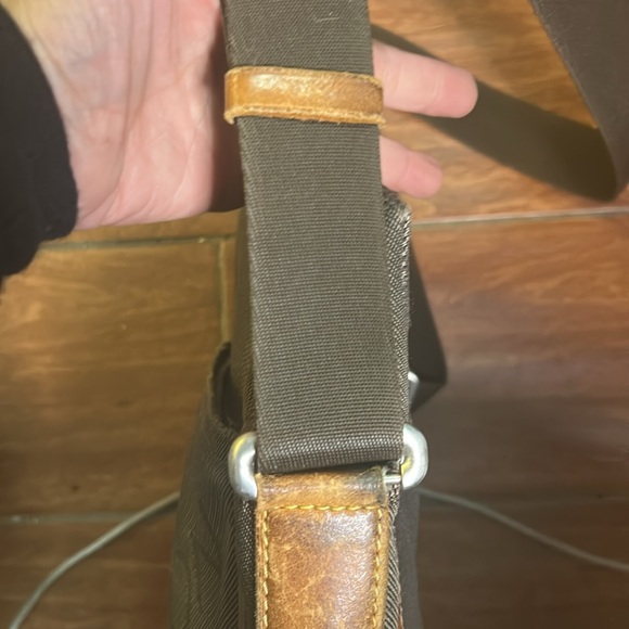 LOUIS VUITTON
Damier Geant Citadin Messenger Terre
📌 strap needs repair - Picture 6 of 8